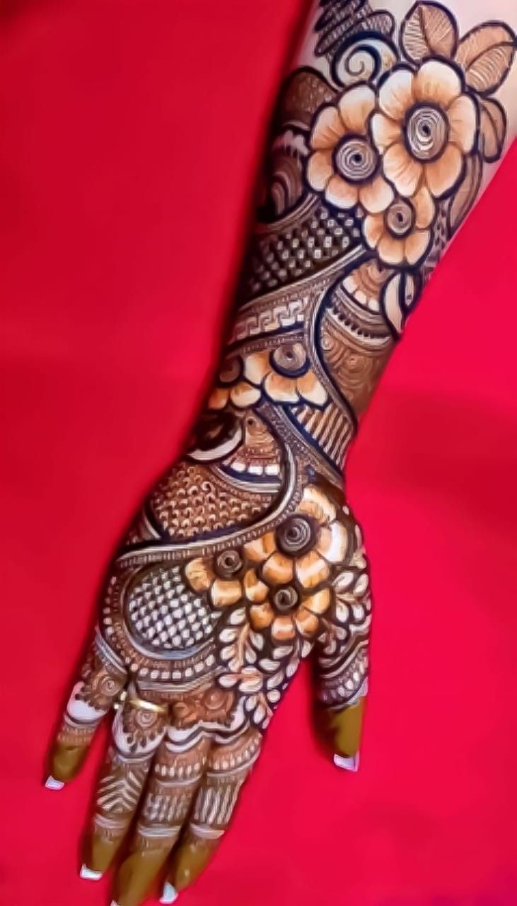 stylish front hand mehndi design (4)