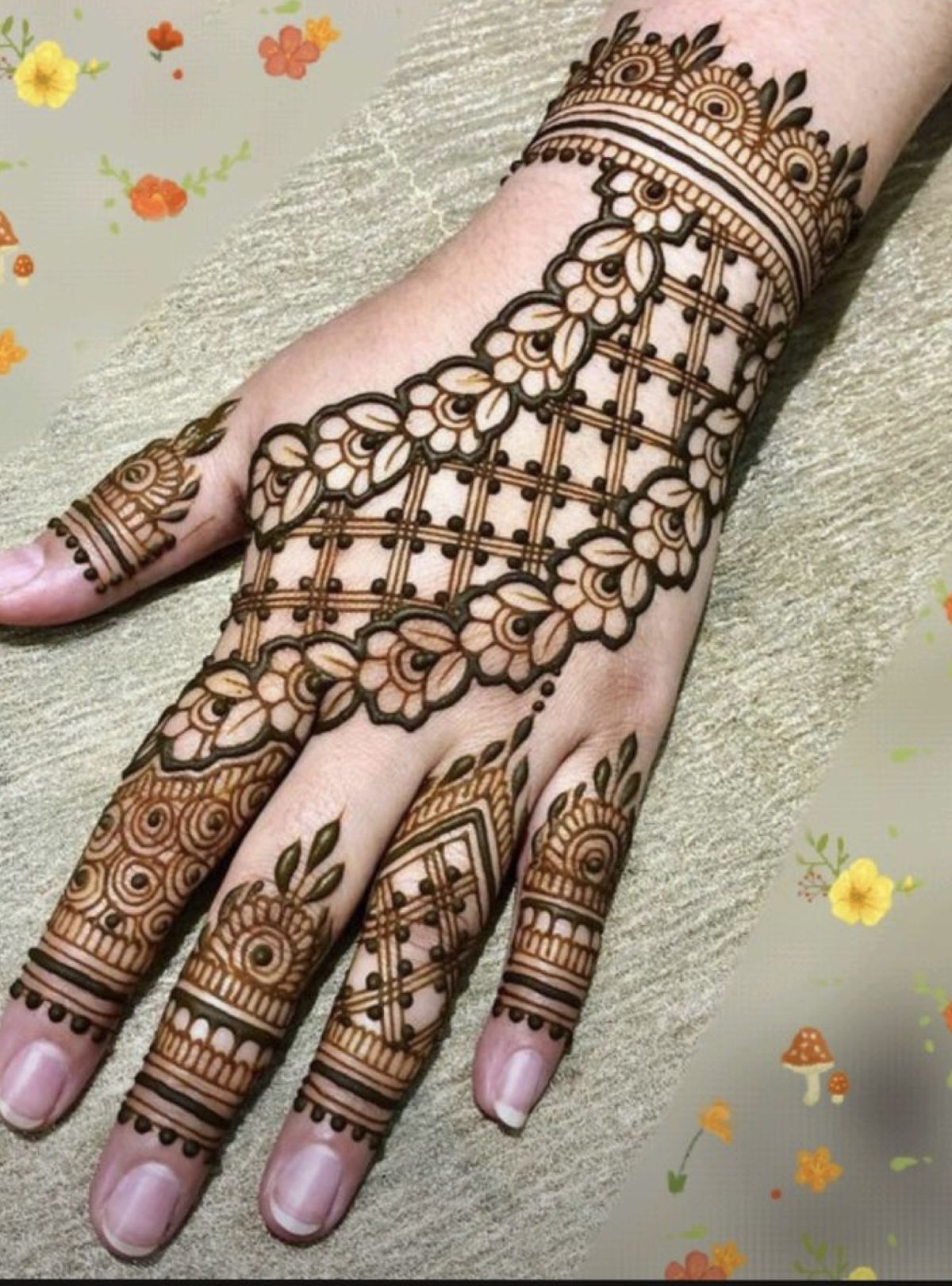 Arabic Royal Mehndi Design (34)