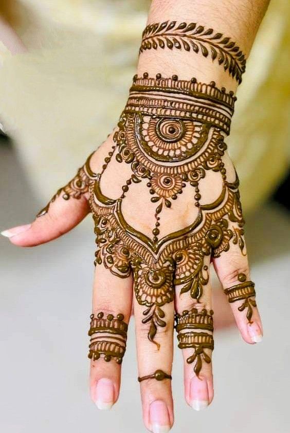 Arabic Royal Mehndi Design (36)