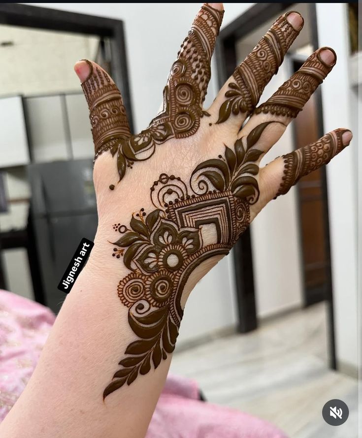 Arabic Royal Mehndi Design (39)