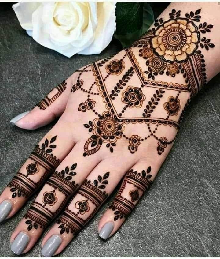 Arabic Royal Mehndi Design (47)