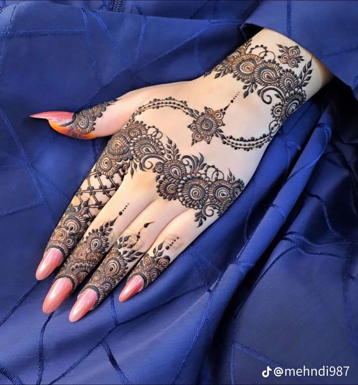 Arabic Royal Mehndi Design (48)