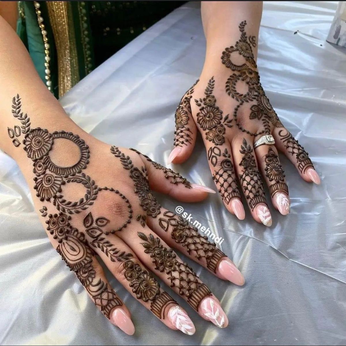 Arabic Royal Mehndi Design (49)