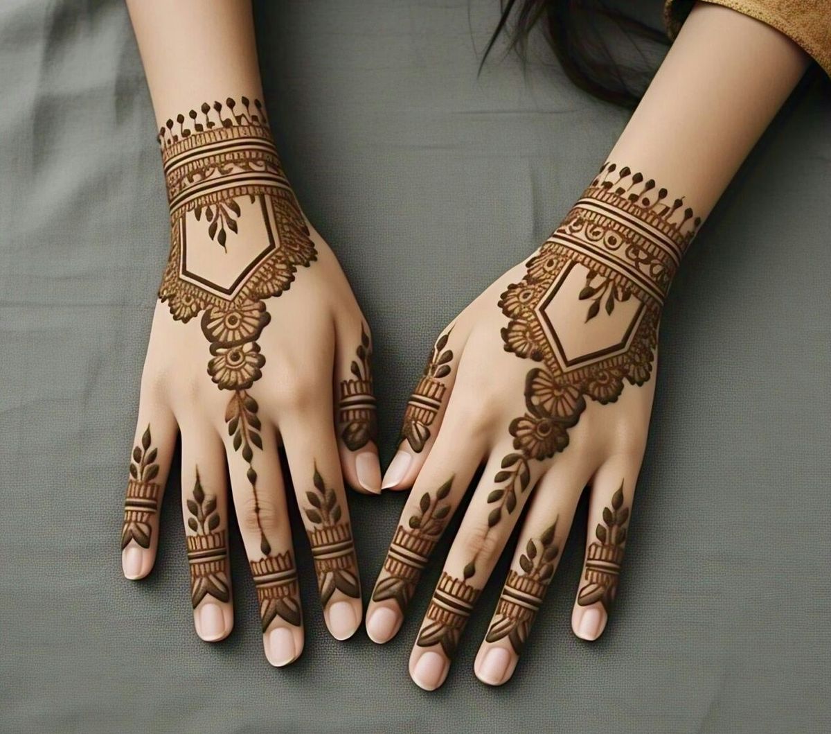 Arabic Royal Mehndi Design (5)