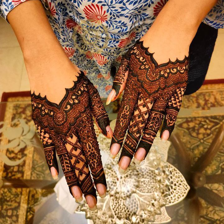 Back Hand Royal Mehndi Design (24)