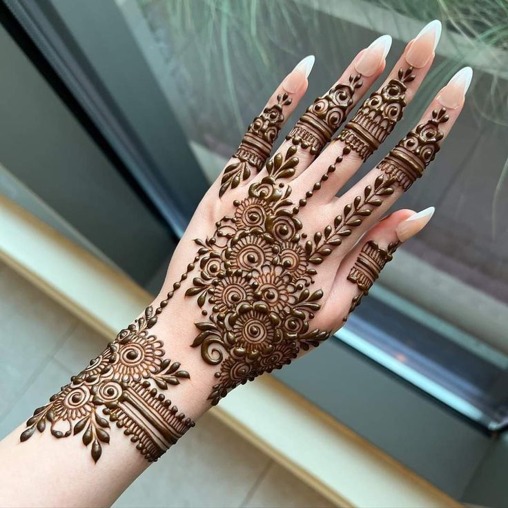 Back Hand Royal Mehndi Design (34)