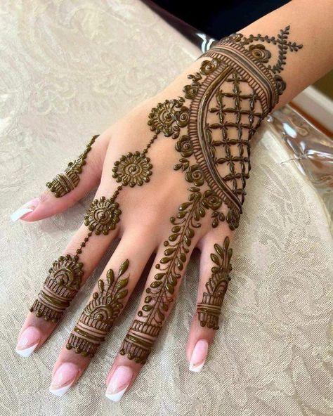 Back Hand Royal Mehndi Design (39)