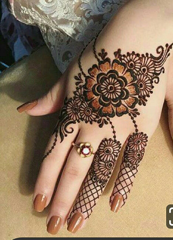 Back Hand Royal Mehndi Design (40)