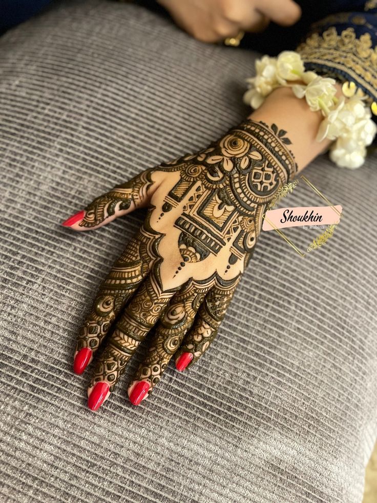 Back Hand Royal Mehndi Design (44)