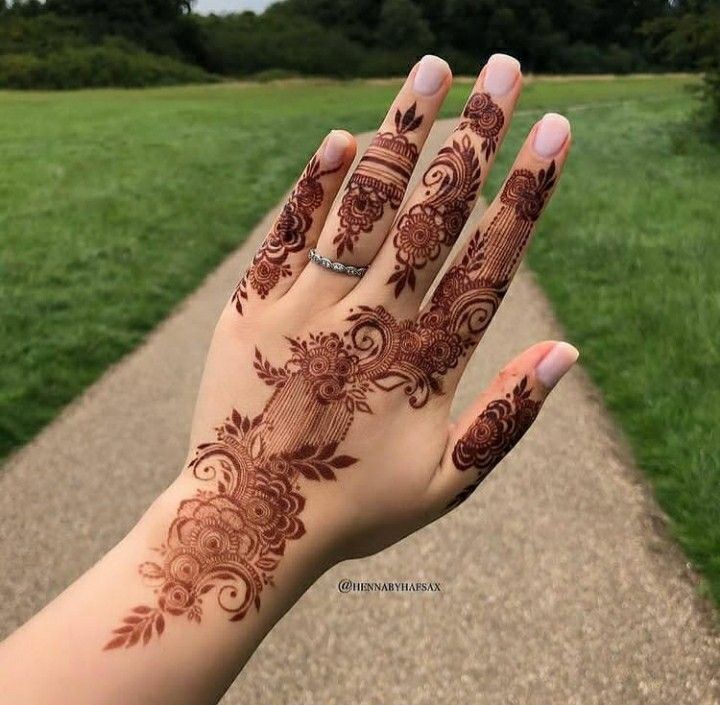 Beautiful and Easy Mehndi Design (29) Beautiful and Easy Mehndi Design (29)
