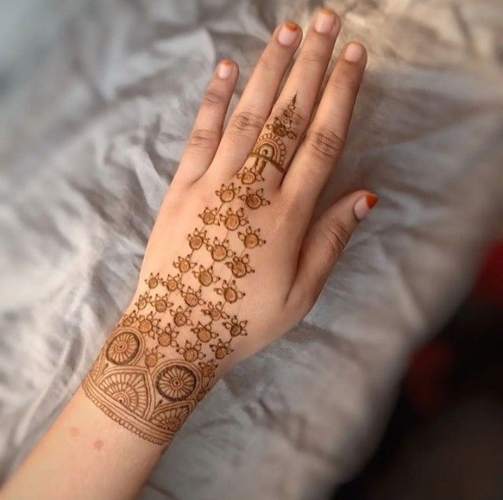 Easy Karva Chauth Mehndi Design (15)