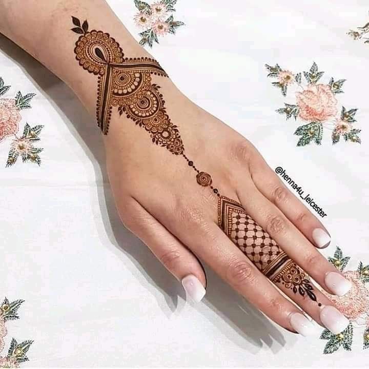 Easy Karva Chauth Mehndi Design (16)