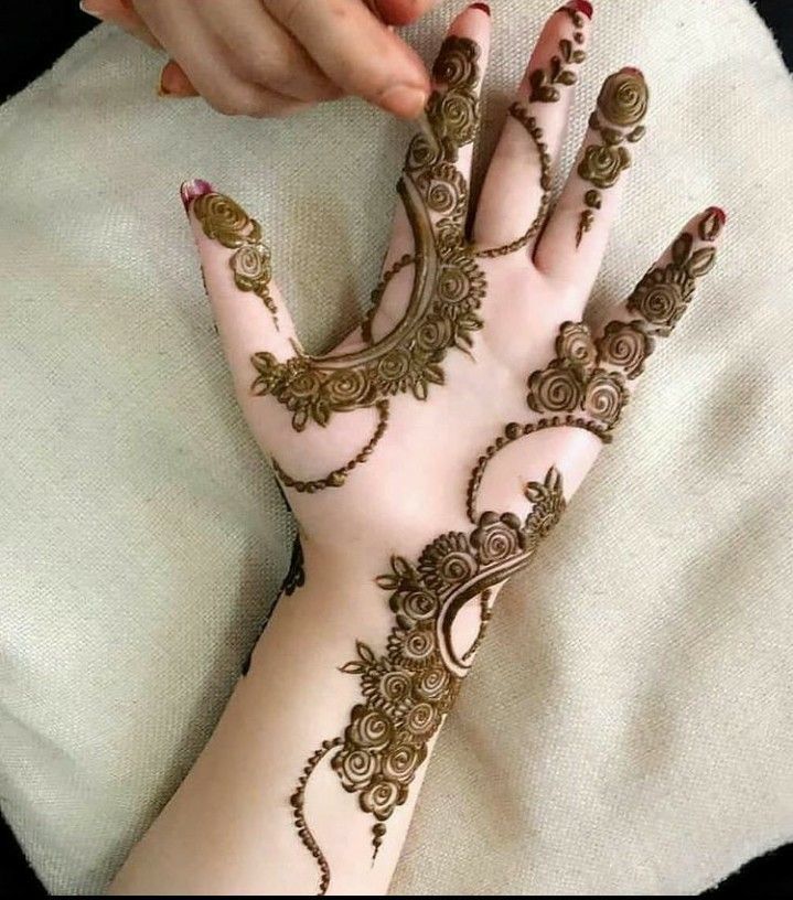 Easy Karva Chauth Mehndi Design (2)