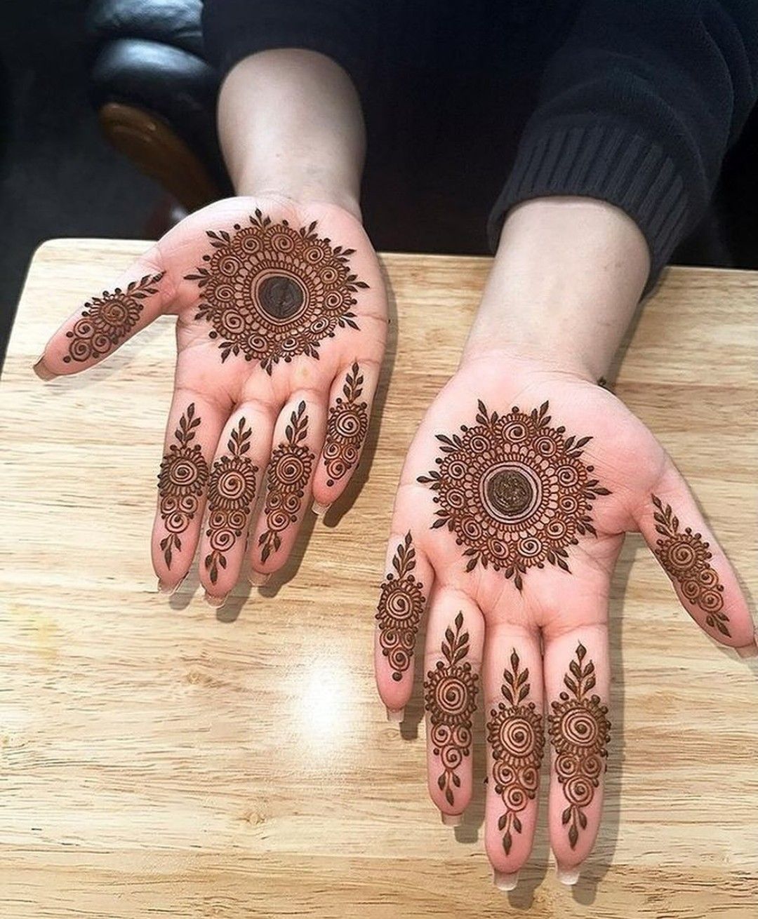 Easy Karva Chauth Mehndi Design (28)