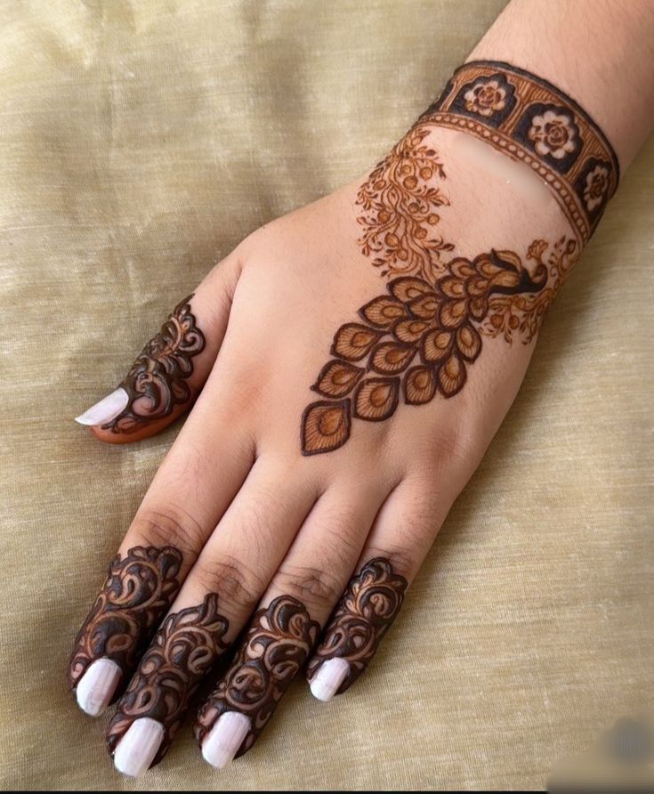 Easy Karva Chauth Mehndi Design (42)