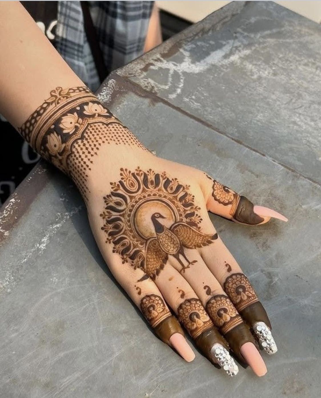 Easy Karva Chauth Mehndi Design (43)