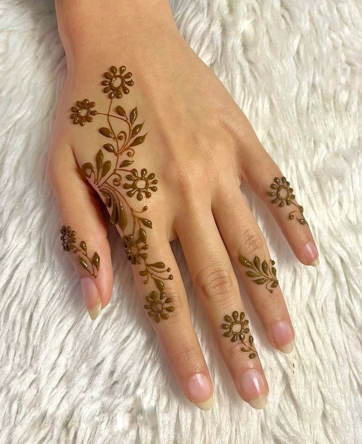 Easy Mehndi Designs for Karva Chauth (10)