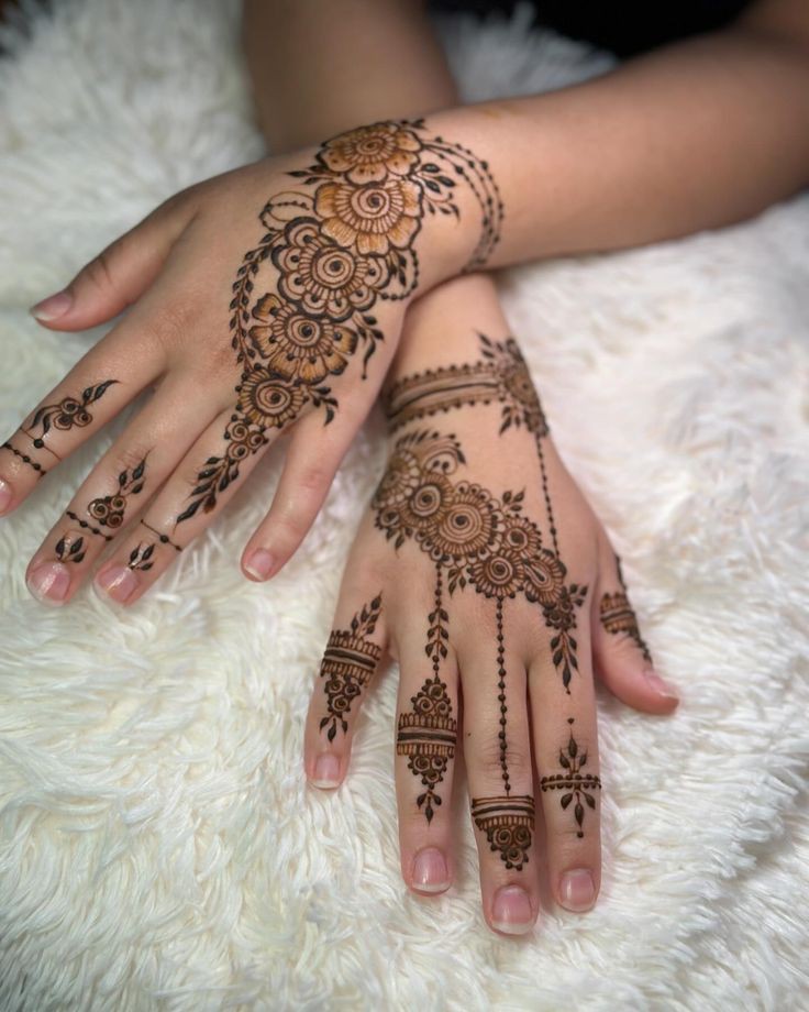 Easy Mehndi Designs for Karva Chauth (2)