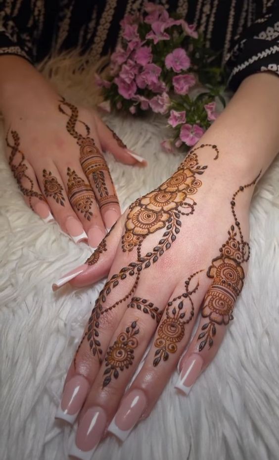 Easy Mehndi Designs for Karva Chauth (23)