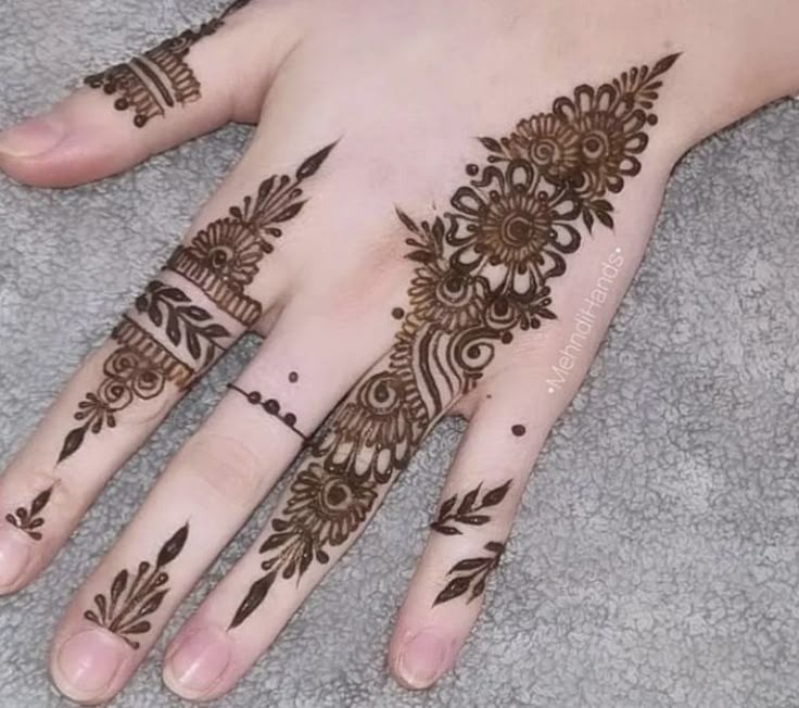 Easy Mehndi Designs for Karva Chauth (31)