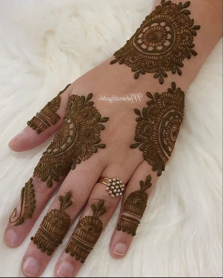 Easy Mehndi Designs for Karva Chauth (4)