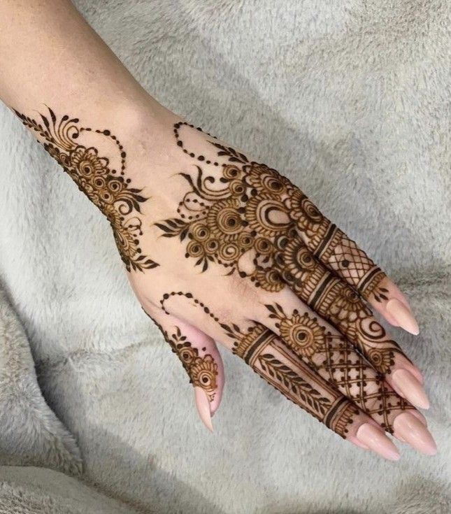 Easy Mehndi Designs for Karva Chauth (6)