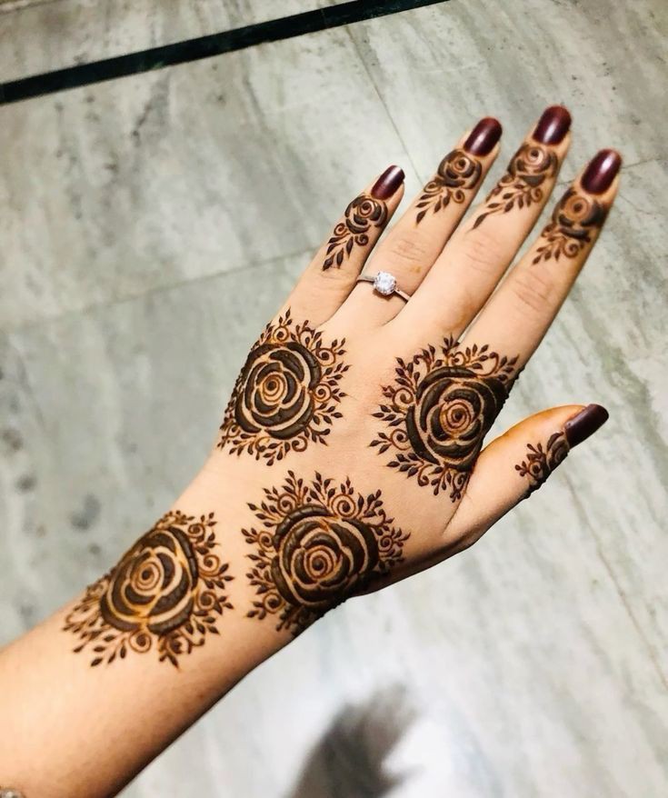 Easy Mehndi Designs for Karva Chauth (7)