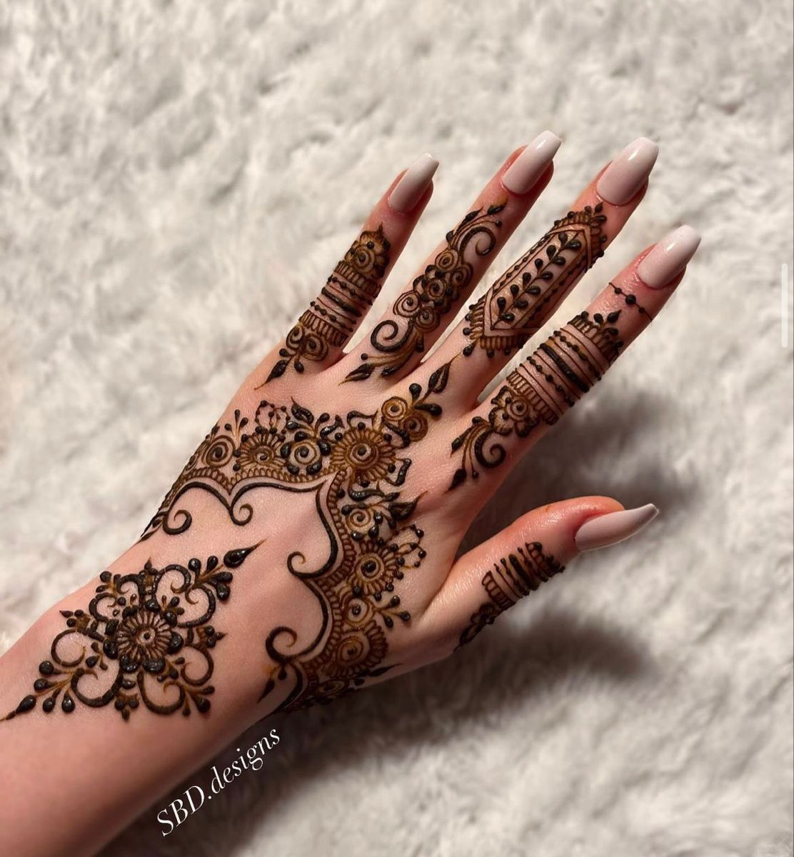 Easy and Beautiful Mehndi Design (16) Easy and Beautiful Mehndi Design (16)