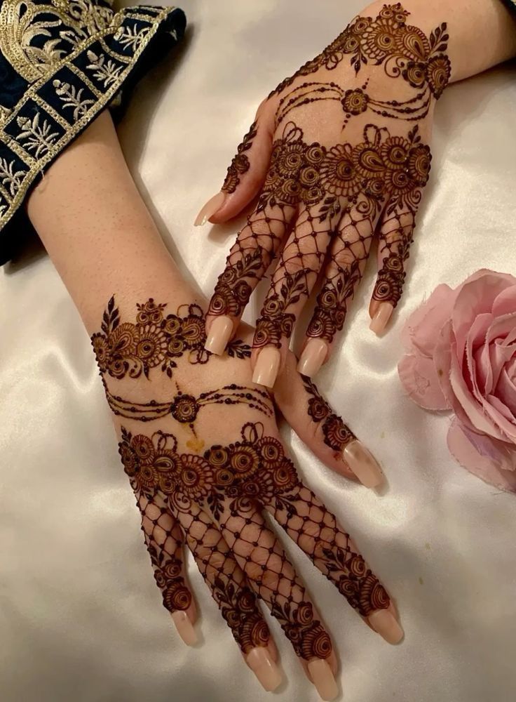 Easy and Beautiful Mehndi Design (19) Easy and Beautiful Mehndi Design (19)