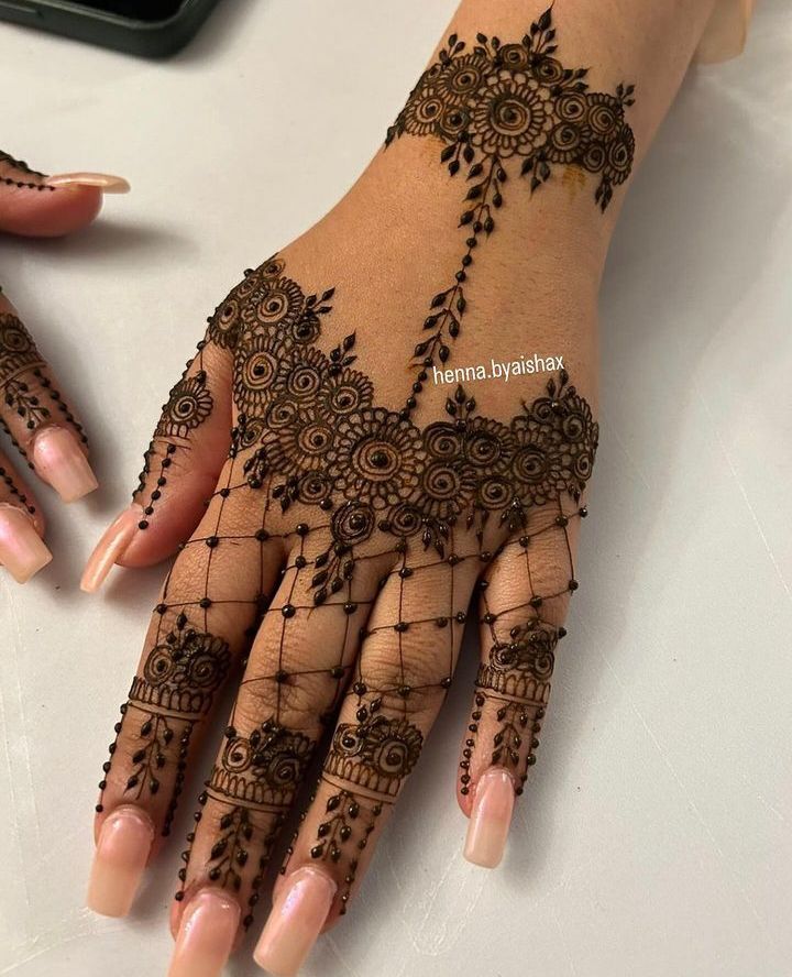 Easy and Beautiful Mehndi Design (4) Easy and Beautiful Mehndi Design (4)
