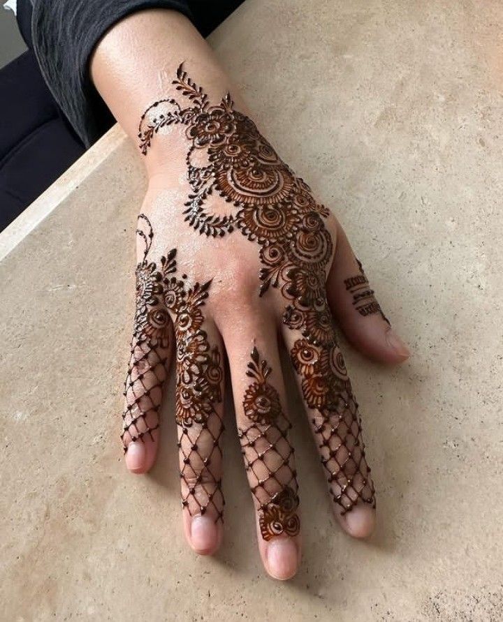 Easy and Beautiful Mehndi Design (6) Easy and Beautiful Mehndi Design (6)