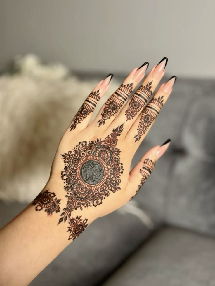 Easy and Beautiful Mehndi Design (7) Easy and Beautiful Mehndi Design (7)