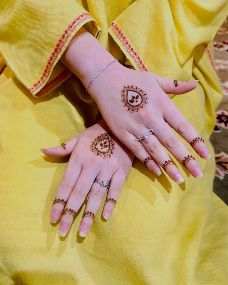Finger Mehndi Design with Artistic Touch Finger Mehndi Design with Artistic Touch