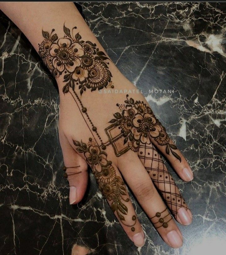 Finger Mehndi Design with Leaves Finger Mehndi Design with Leaves