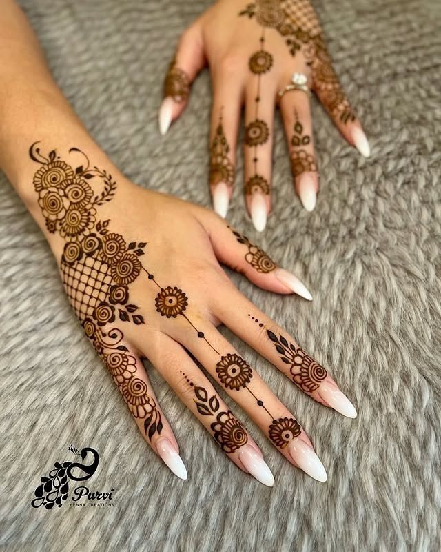 Front Hand Royal Mehndi Designs (4)