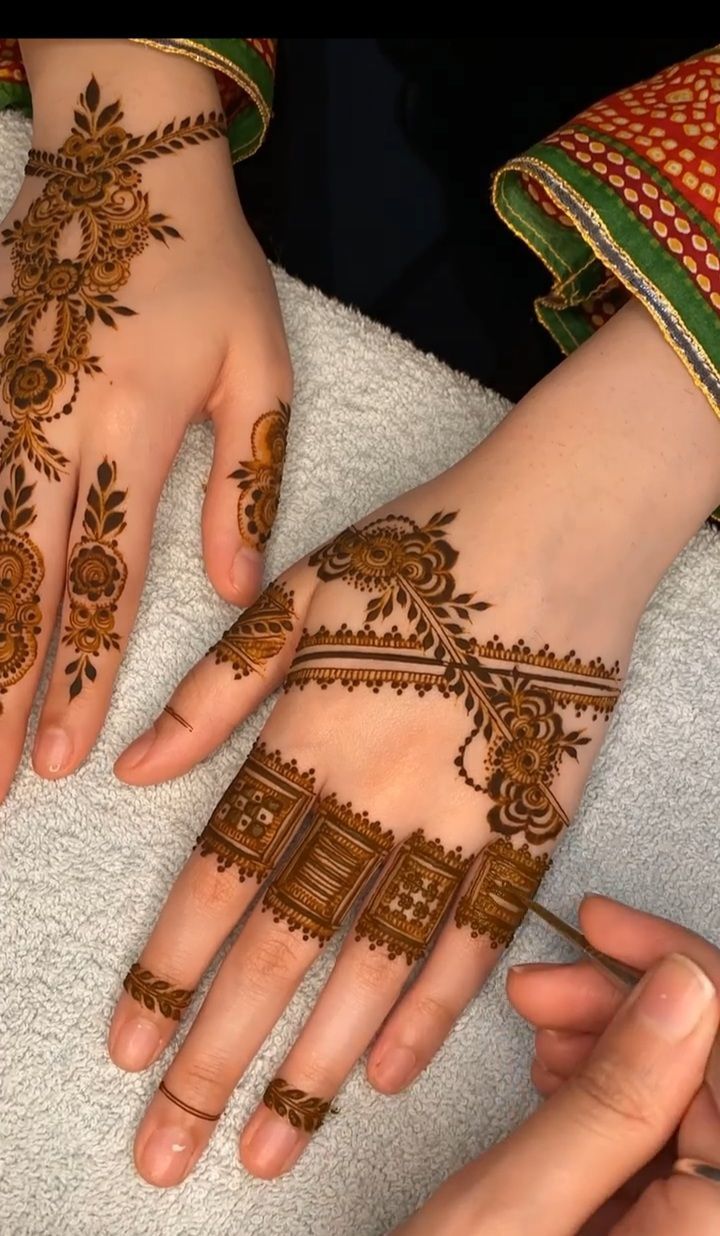 Front Hand Royal Mehndi Designs (9)