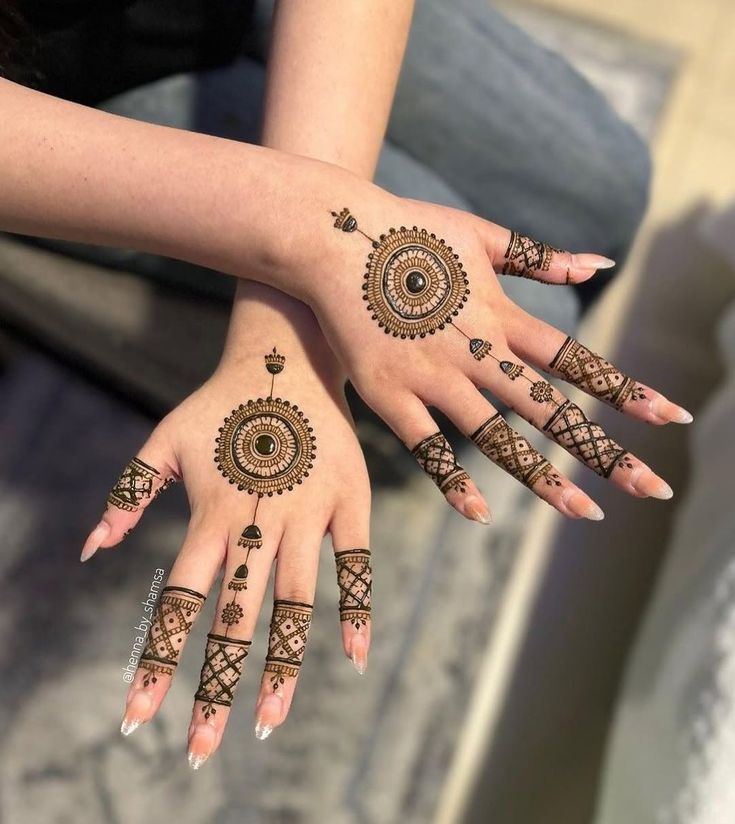 Front Hand Simple Mehndi Design Images (12)