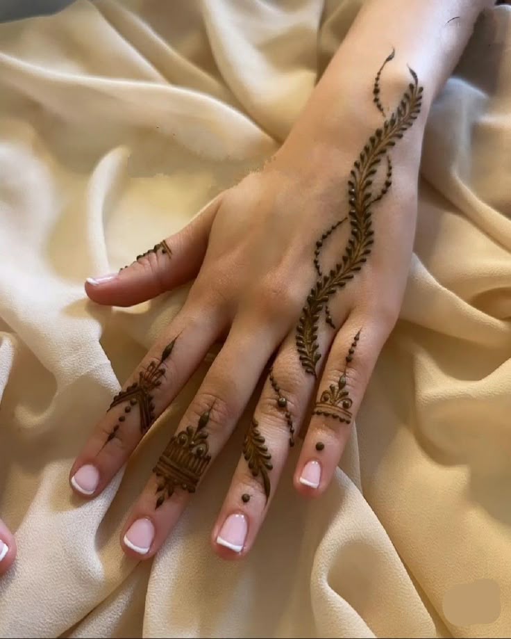 Front Hand Simple Mehndi Design Images 13