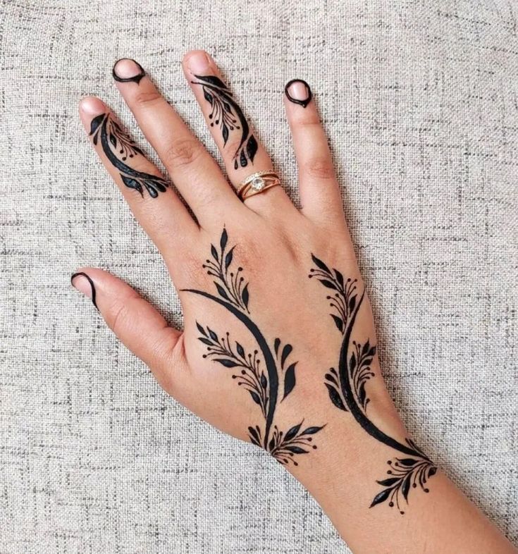 Front Hand Simple Mehndi Design Images 21