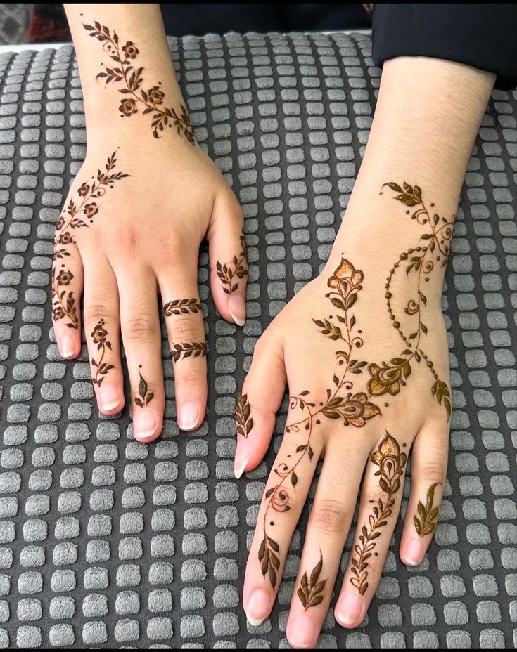 Front Hand Simple Mehndi Design Images 3