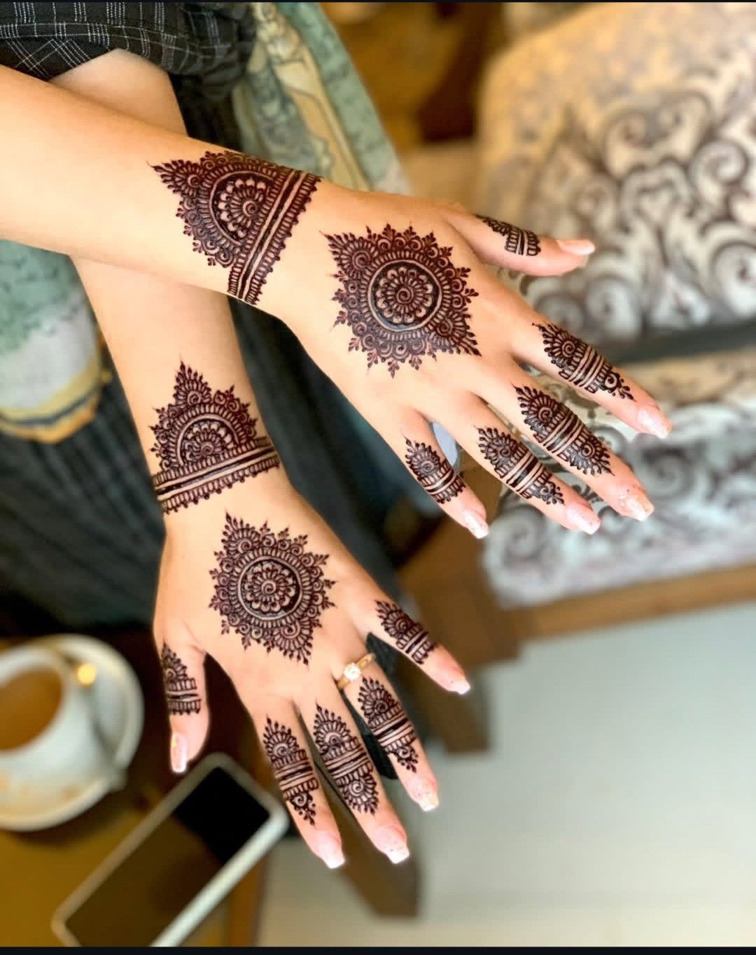 Front Hand Simple Mehndi Design Images (8)