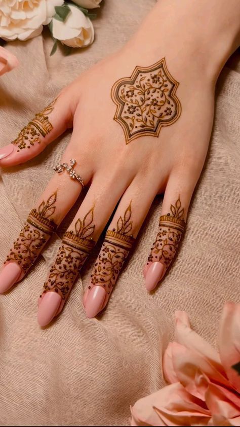 Front Hand Simple Mehndi Design Images 9 (1)