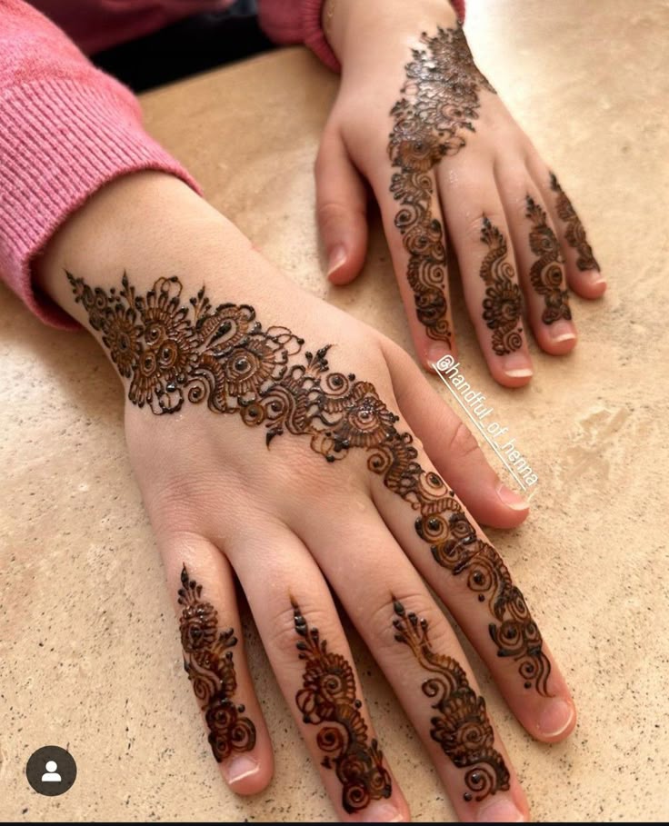 Front Mehndi Design Easy and Beautiful Half Hand (17) Front Mehndi Design Easy and Beautiful Half Hand (17)