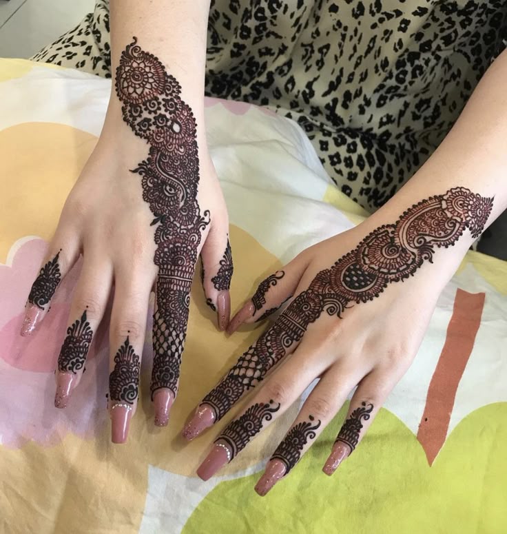 Front Mehndi Design Easy and Beautiful Half Hand (18) Front Mehndi Design Easy and Beautiful Half Hand (18)