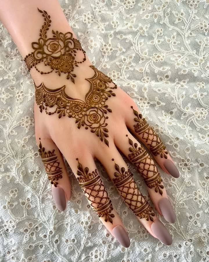 Front Mehndi Design Easy and Beautiful Half Hand (3) Front Mehndi Design Easy and Beautiful Half Hand (3)