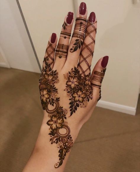 Front Mehndi Design Easy and Beautiful Half Hand (8) Front Mehndi Design Easy and Beautiful Half Hand (8)
