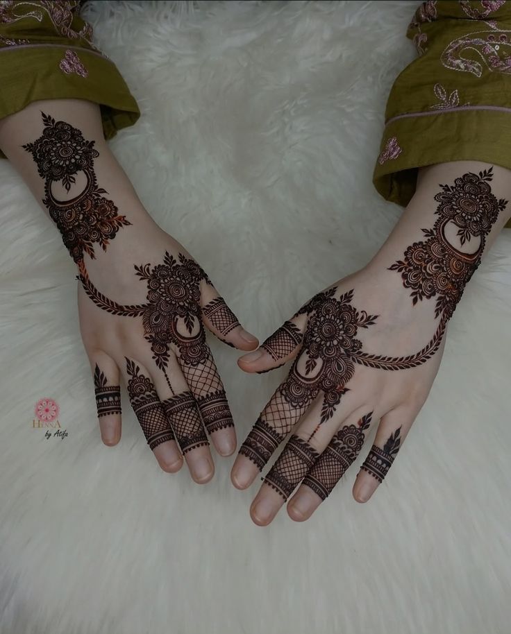 Full Hand Mehndi Design (23)