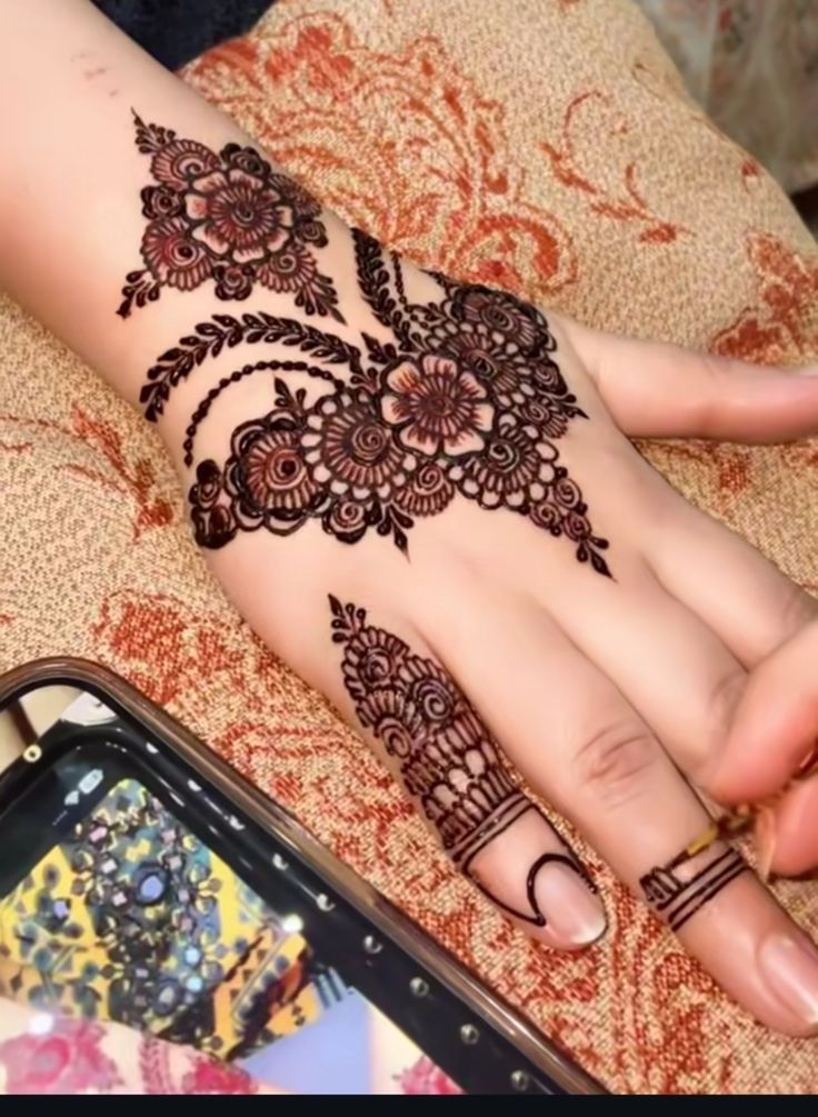 Full Hand Mehndi Design (24)
