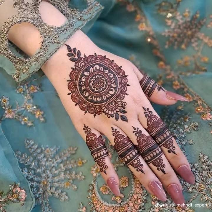 Full Hand Mehndi Design (29)