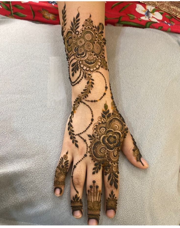 Full Hand Modern Mehndi Design 10